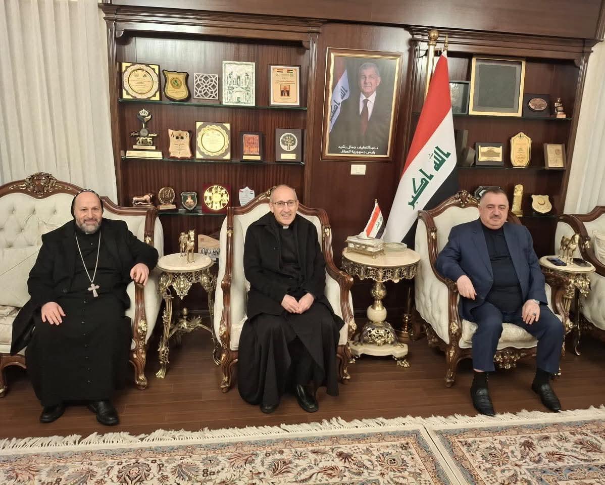 سفير جمهورية العراق لدى المملكة الأردنية الهاشمية يستقبل الأب شمعون والأب حبابة يرافقهم الدكتور محمد ثابت البلداوي