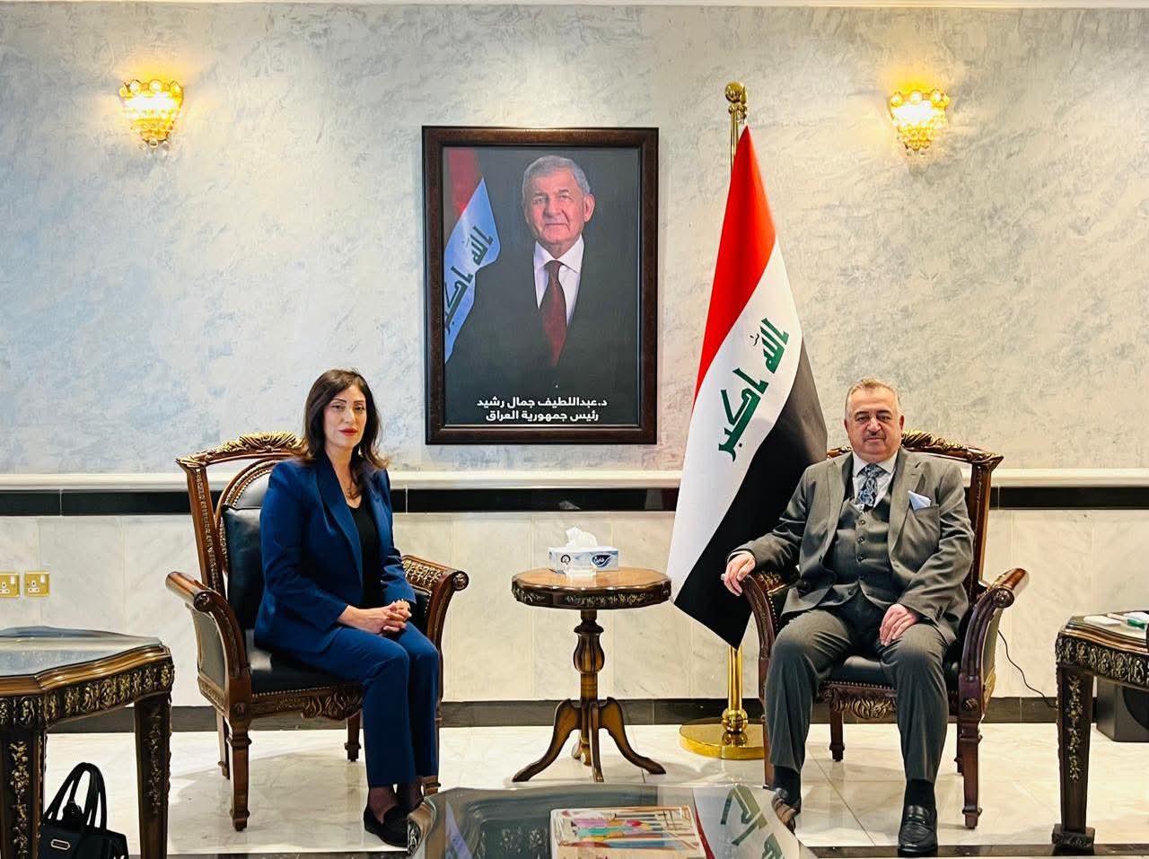 سفير جمهورية العراق لدى المملكة الأردنية الهاشمية وسفيرها غير المقيم لدى دولة فلسطين يستقبل السفيرة الفلسطينية الجديدة لدى العراق