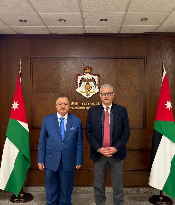 سفير جمهورية العراق لدى المملكة الأردنية الهاشمية يلتقي مدير مديرية العمليات والشؤون القنصلية في وزارة الخارجية وشؤون المغتربين الأردنية