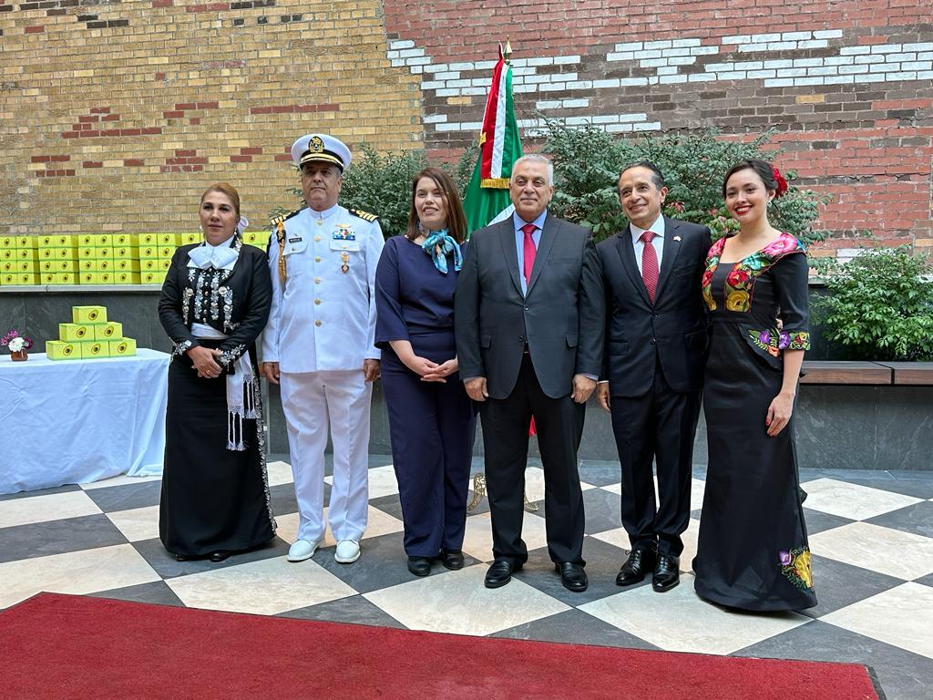 رئيس بعثة  العراق في كندا يشارك احتفالية السفارة المكسيكية بمرور   ٢١٣ عام على استقلال المكسيك .