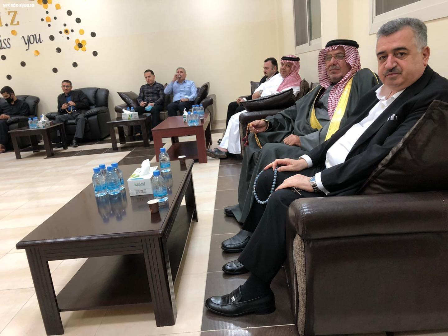 السفير عمر البرزنجي يقدم واجب العزاء بوفاة (عمة) الدكتور حاتم عبدالكريم 