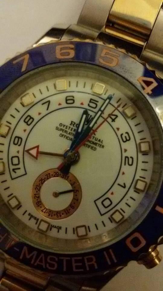 الساعة الثانية عشر ودقيقة واحدة من عمر زماني الجديد