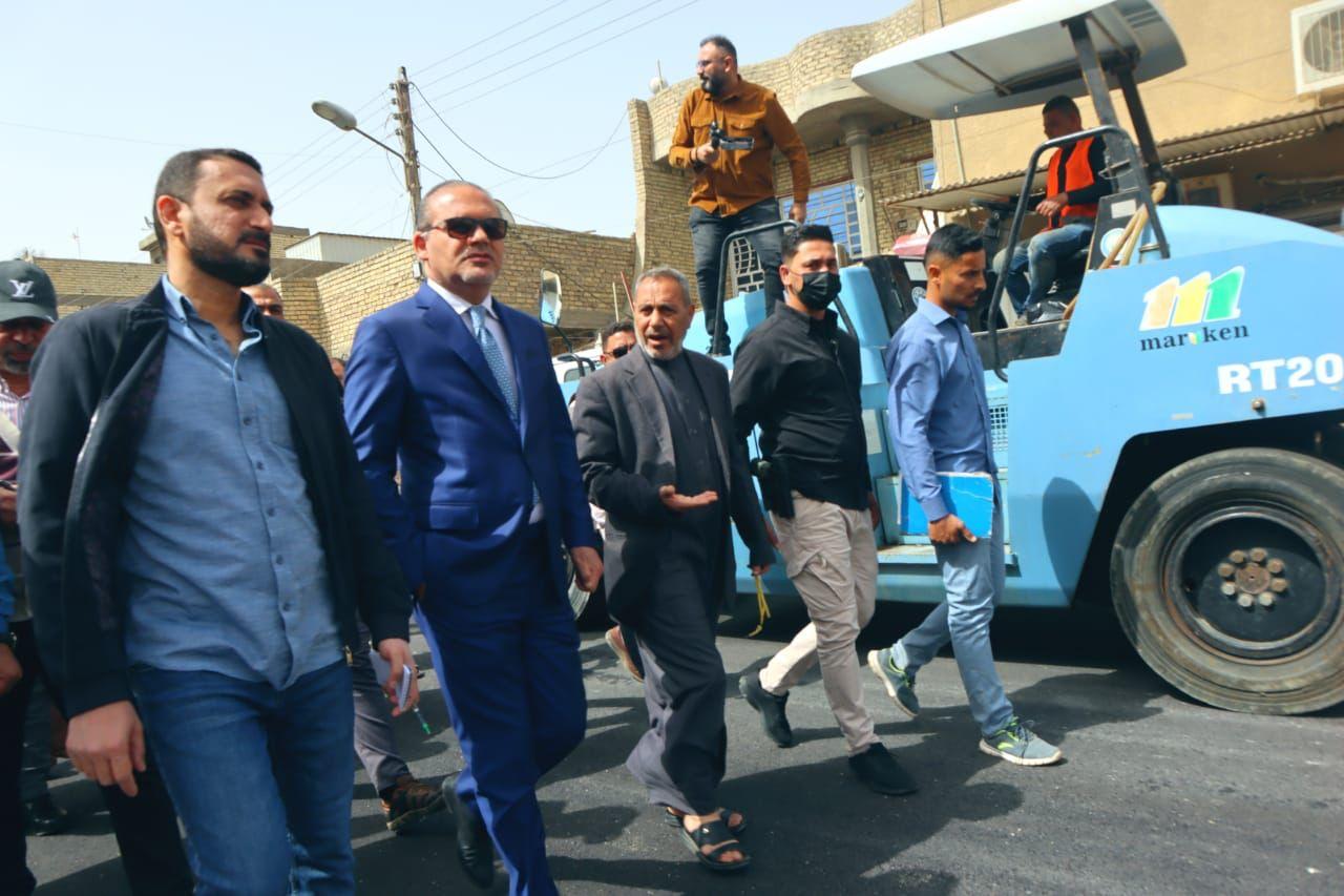 المعمار علاء معن يشرف اعمال تطوير المحلات ٨٠٣ و٨٠٧ و ٨١٧ ويعلن فتح الازقة المغلقة ورفع الكتل الكونكريتية في حي العامل ضمن قاطع بلدية الرشيد