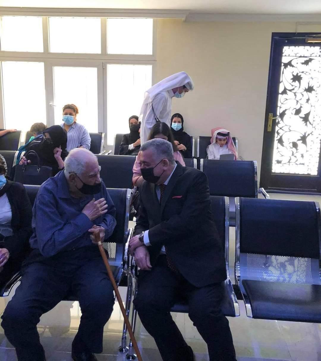 السفير عمر البرزنجي يتفقد عمل لجنة الجوازات