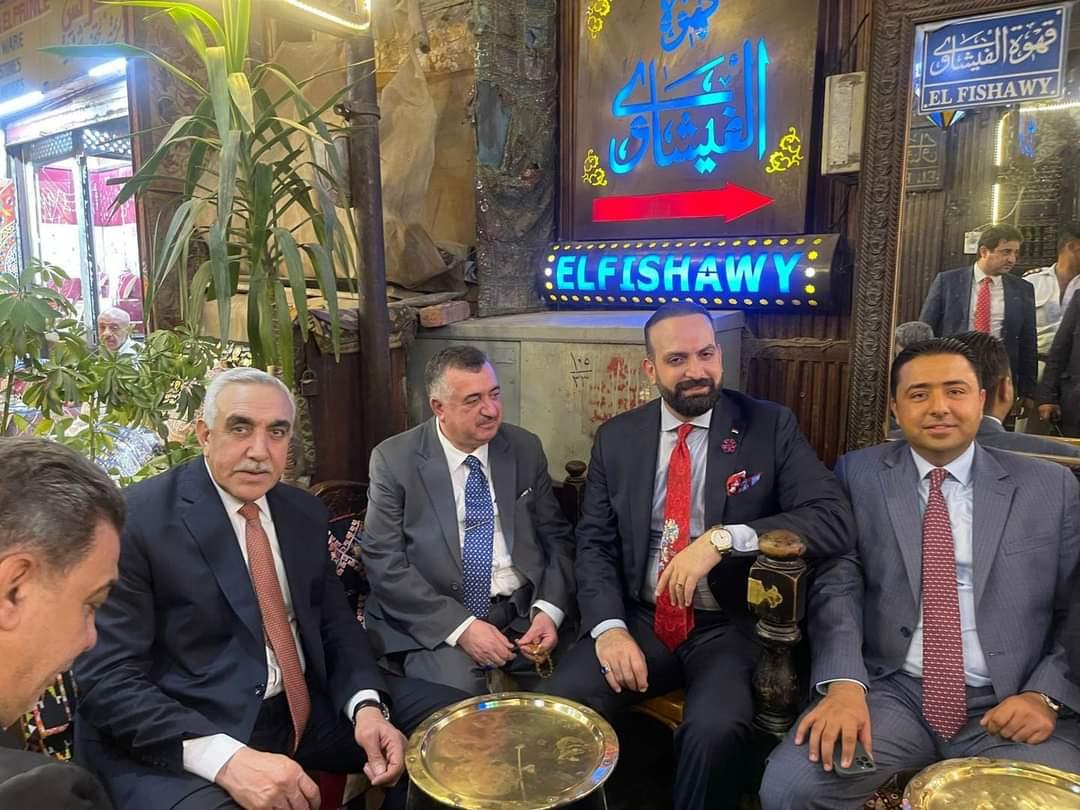 الوكيل البرزنجي يتجول في خان الخليلي في القاهرة