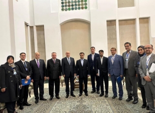 وزير البيئة يرافقهُ وكيل وزارة الخارجية للشؤون متعددة الأطراف والشؤون القانونية وعدد من المسؤولين يلتقون نائب رئيس الجمهورية الإسلامية الإيرانية/ رئيس منظمة حماية البيئة