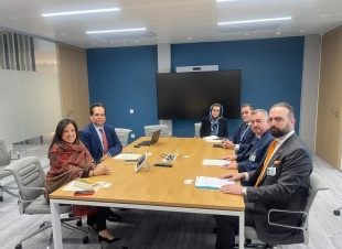 وكيل وزارة الخارجية للشؤون متعددة الأطراف والشؤون القانونية يلتقي مدير مكتب تنسيق الجهود الإنسانية