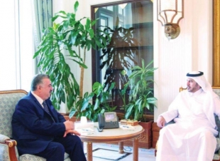 السفير البرزنجي يزور معالي رئيس مجلس الوزراء ووزير الداخلية السابق بمناسبة عيد الفطر المبارك